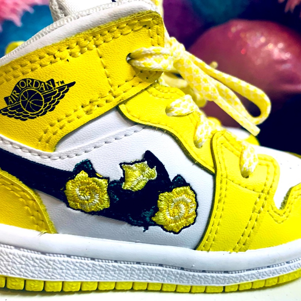 Toddler shoes
Air Jordans - size 4c
great condition